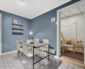 Central and Historic 2BR - 300m to Bryggen